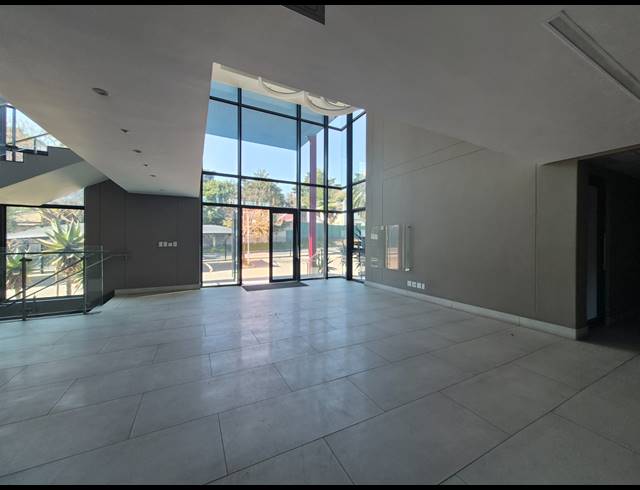 3,439M² OFFICE TO LET IN WAVERLEY